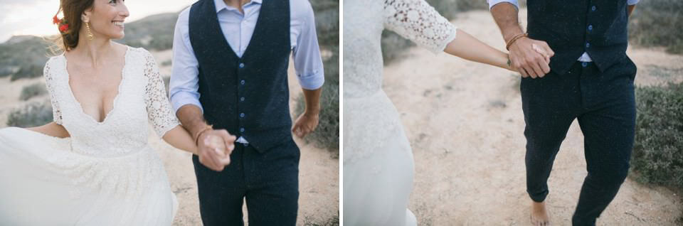 Trauung im Freien mit einem glücklichen Brautpaar, Naturkulisse in Tirol.