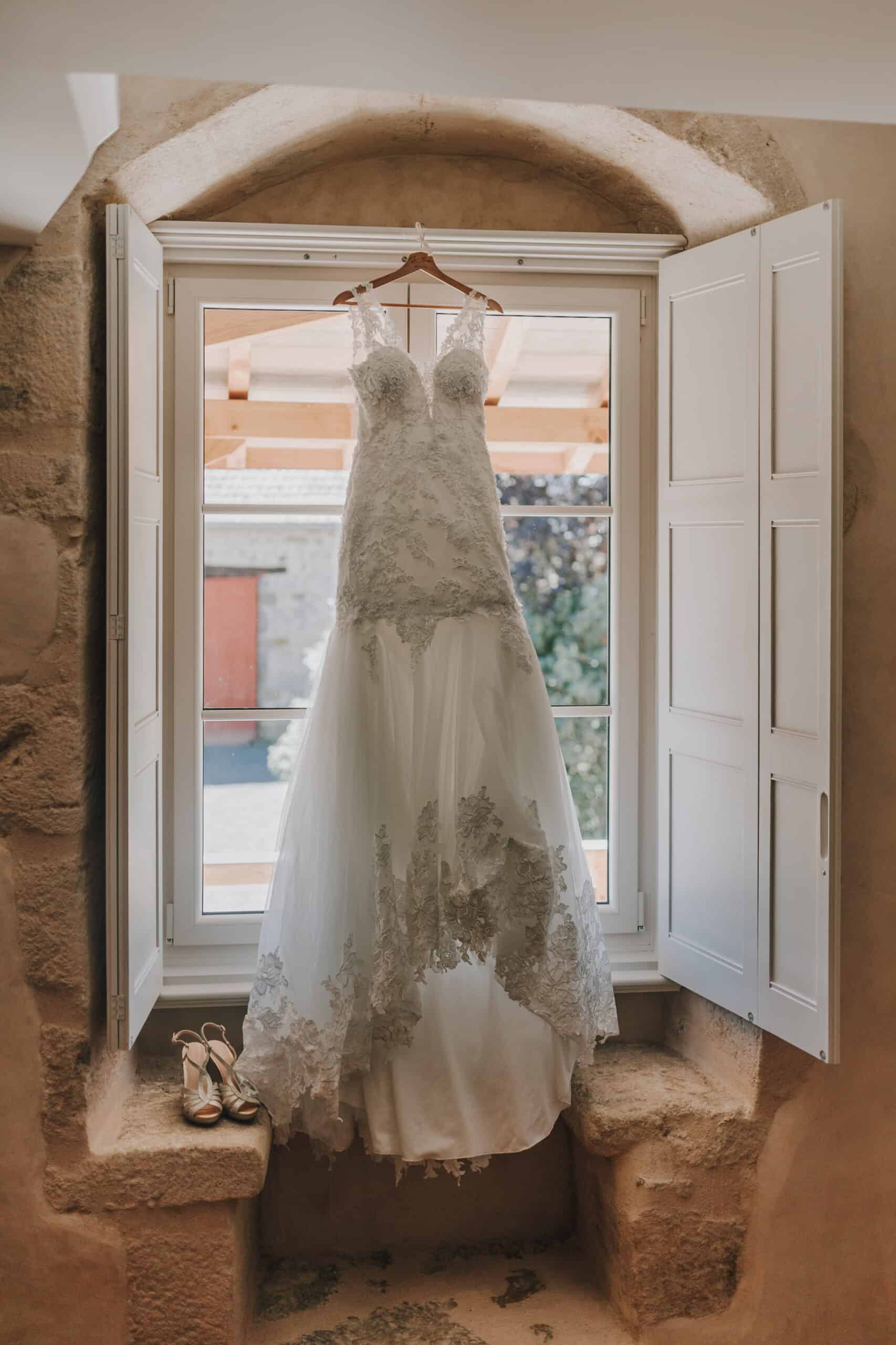 wedding photographer France, details, getting ready, bride, dress